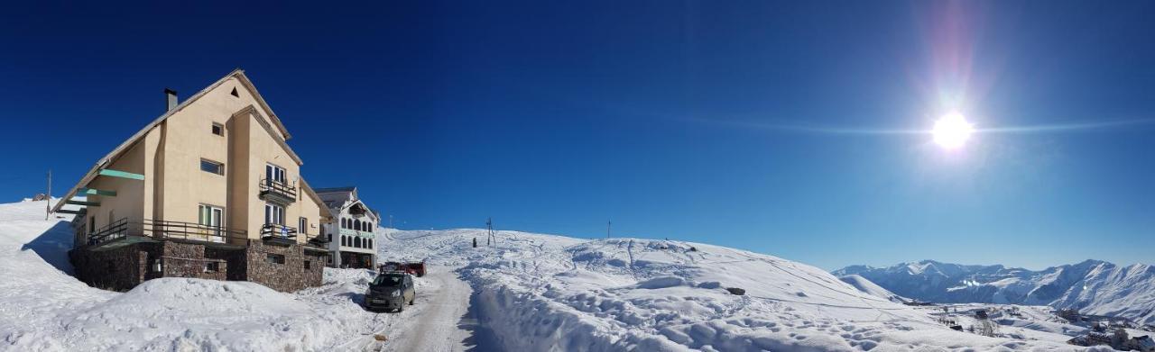 White Shino Hostel Gudauri Eksteriør billede