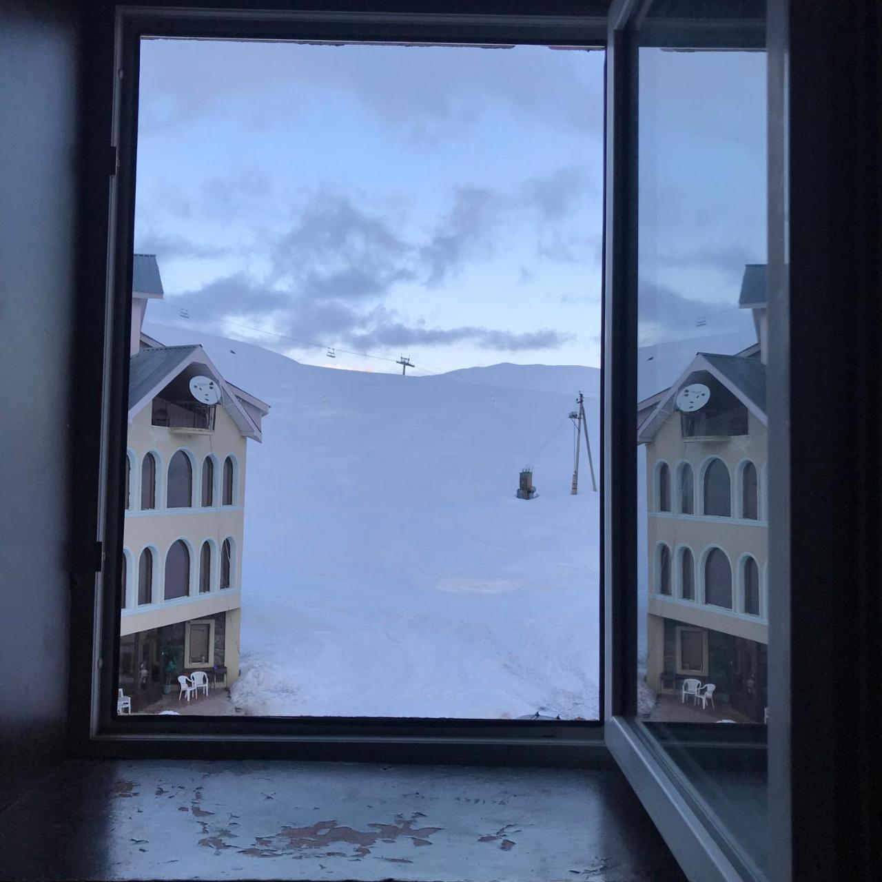 White Shino Hostel Gudauri Eksteriør billede